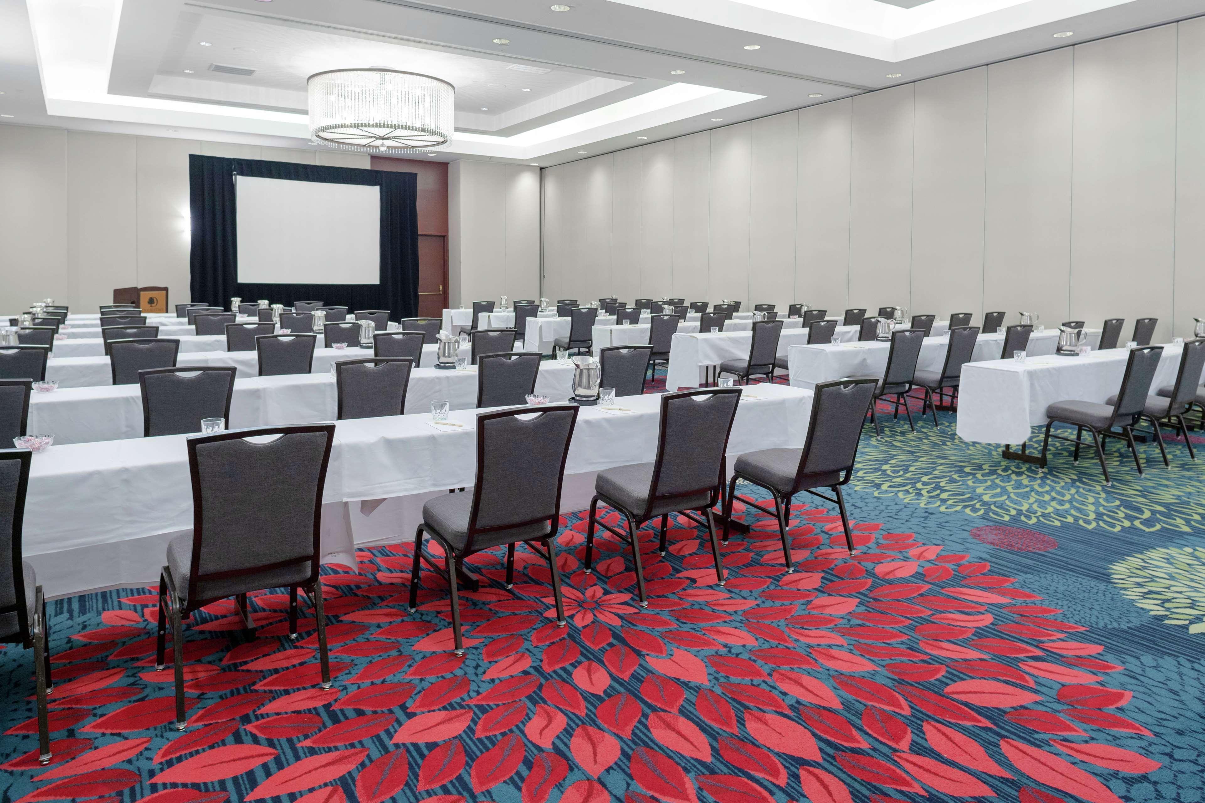 Doubletree By Hilton Kansas City - Overland Park Exterior photo