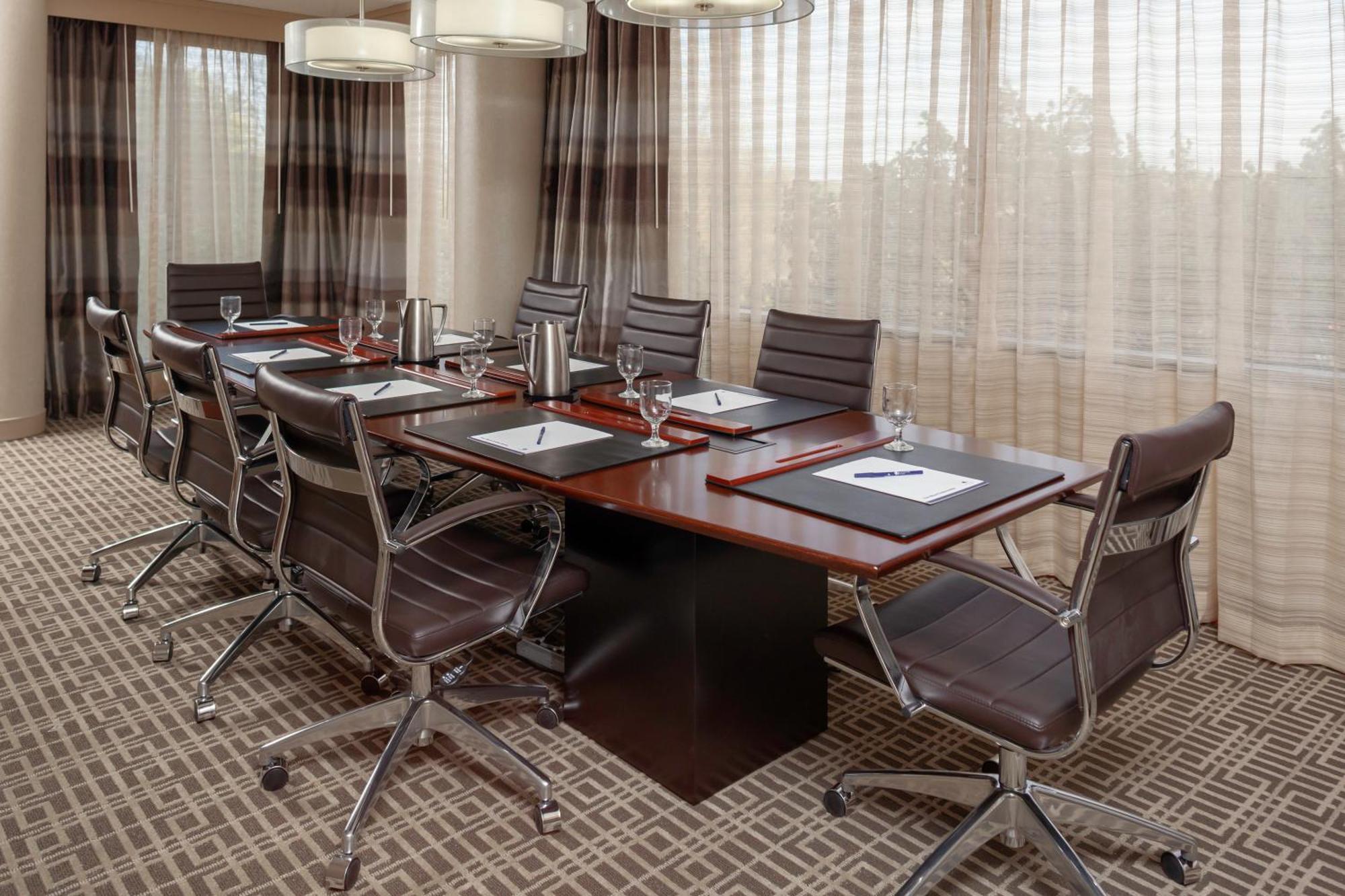 Doubletree By Hilton Kansas City - Overland Park Exterior photo