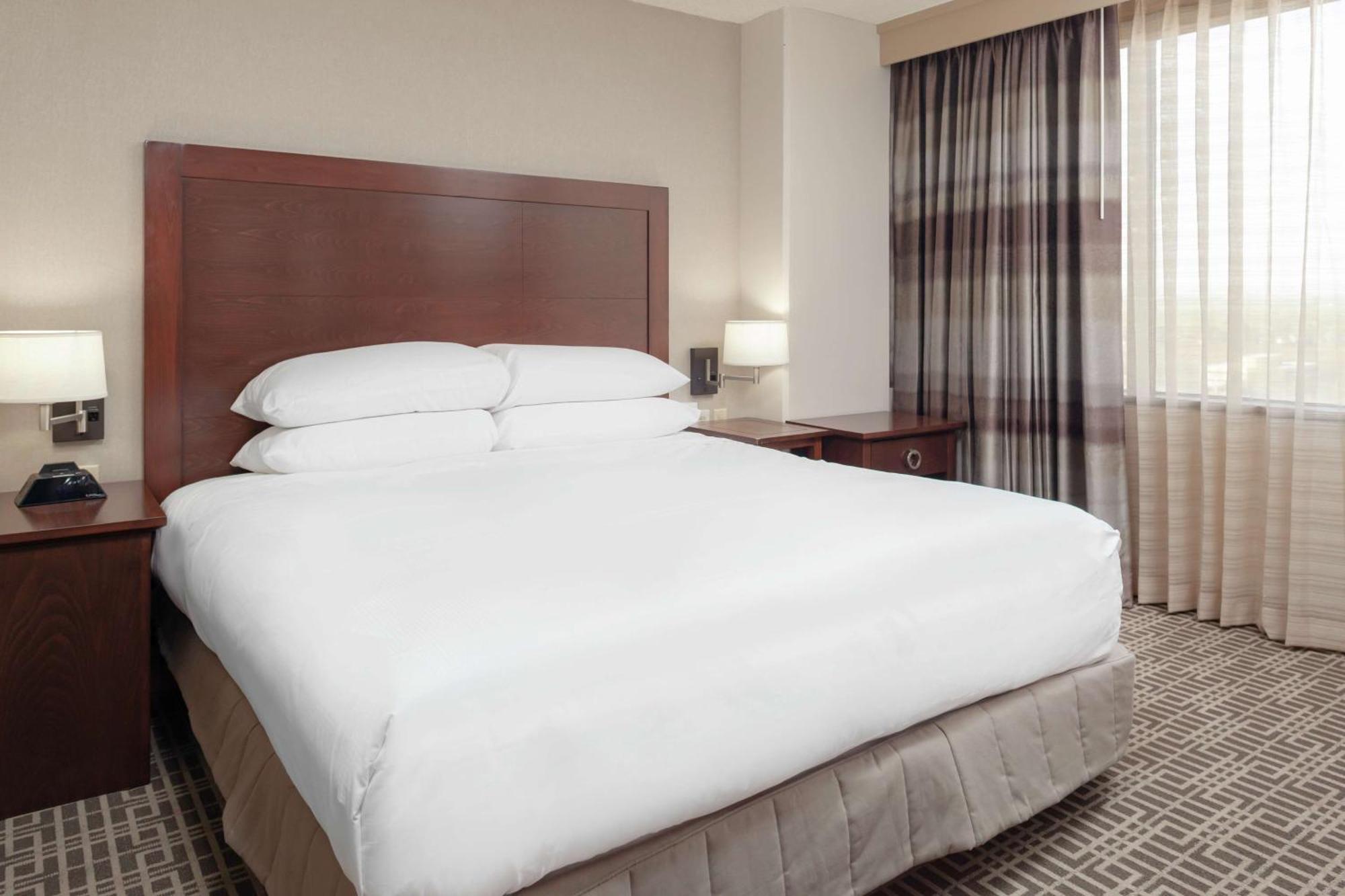Doubletree By Hilton Kansas City - Overland Park Exterior photo