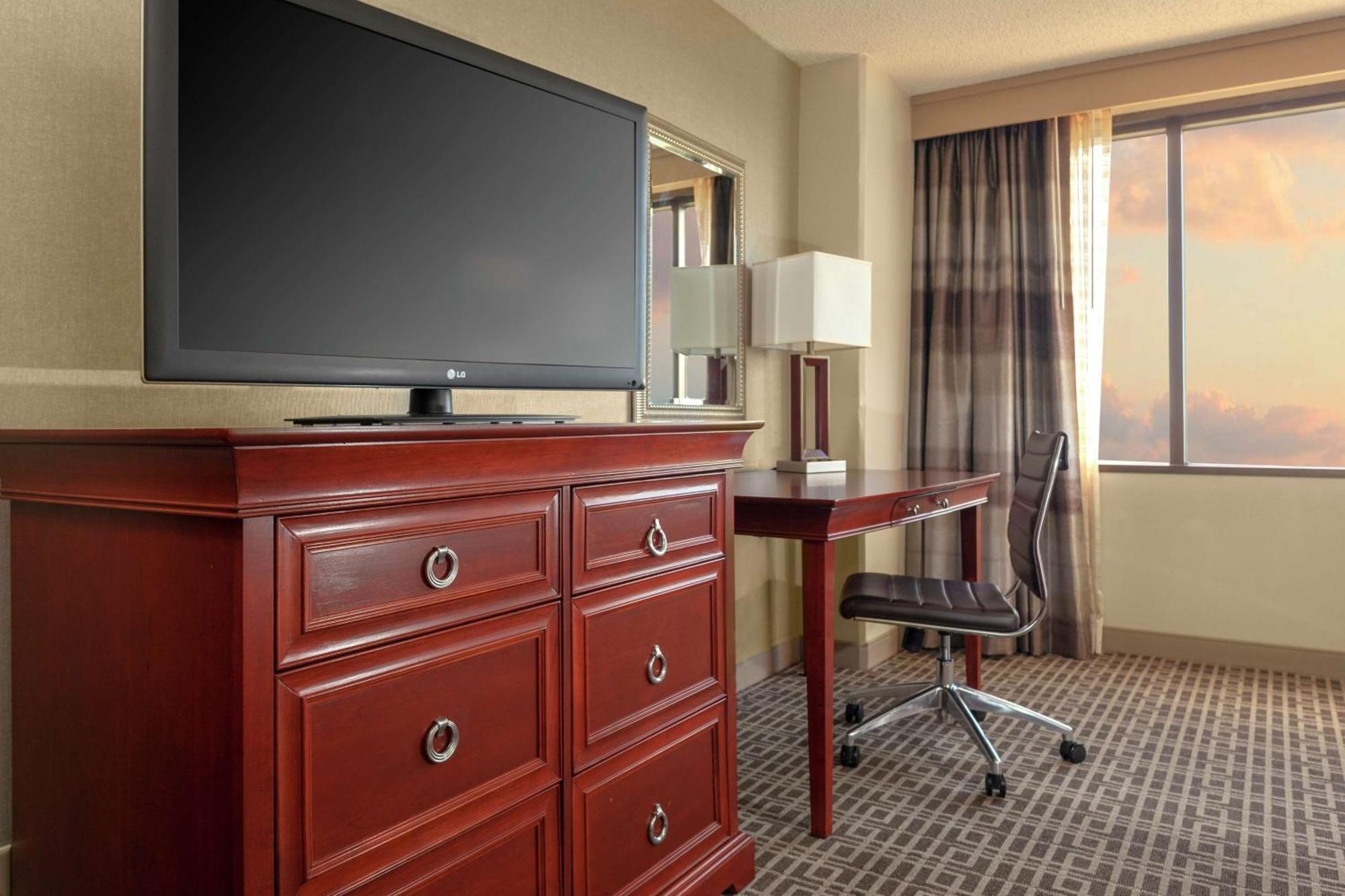 Doubletree By Hilton Kansas City - Overland Park Exterior photo